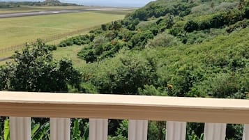 Estudio clásico, balcón, vista al océano | Terraza o patio