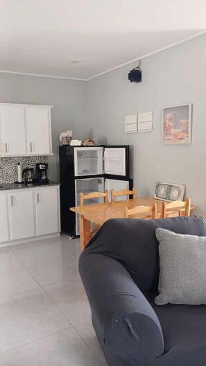 經典開放式客房, 陽台, 海景 | 起居區