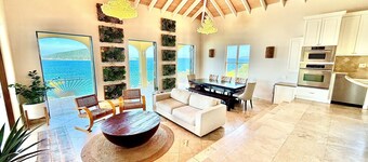 Luxury Oceanview Villa w/ Pool & Panoramic Views!