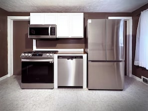 Private kitchen - Cozy 3-bedroom house in Granger, Indiana (Granger)