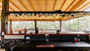 Fridge, microwave, oven, stovetop - Suite em Pedra Azul com Vista para a Montanha (Venda Nova do Imigrante)