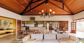 Téléviseur, foyer, chaîne audio