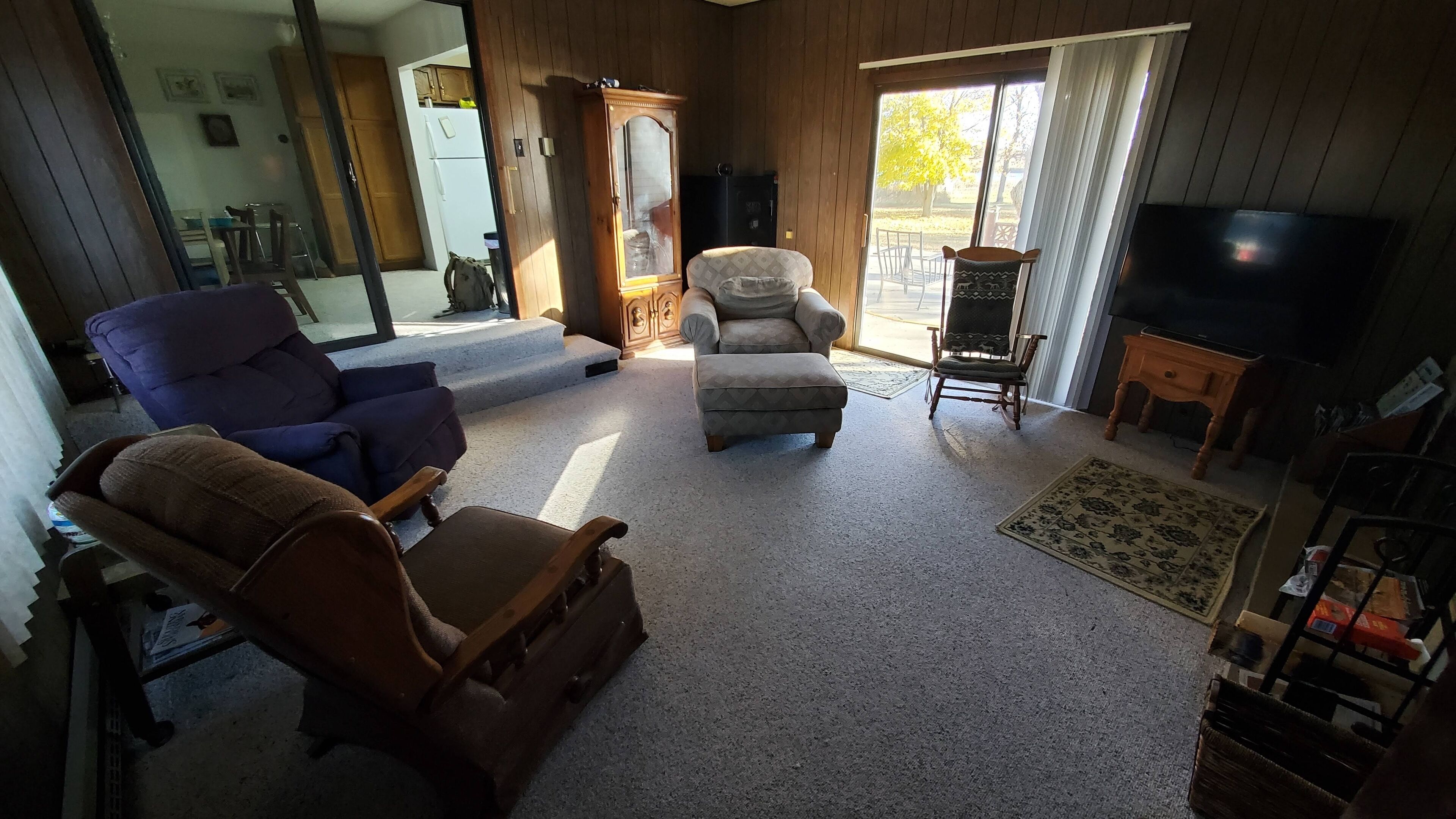 Comfortable Old Farmhouse Now Used As A Hunting Lodge In Hurdsfield - North Dakota