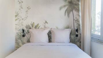 Bureau, fer et planche Ă repasser, Wi-Fi gratuit, draps fournis