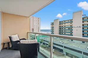 Property grounds - Malibu Pointe 402- 1BR Beach Across The Street (North Myrtle Beach)