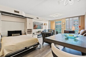 1 bedroom, desk, free WiFi - Malibu Pointe 402- 1BR Beach Across The Street (North Myrtle Beach)