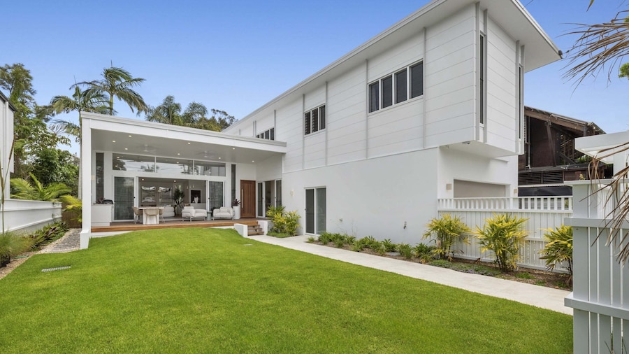 Quiet Coastal Retreat With BBQ & Outdoor Space