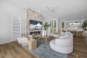 Apartment | Living room - Quiet Coastal Retreat With BBQ & Outdoor Space (Tweed Heads)