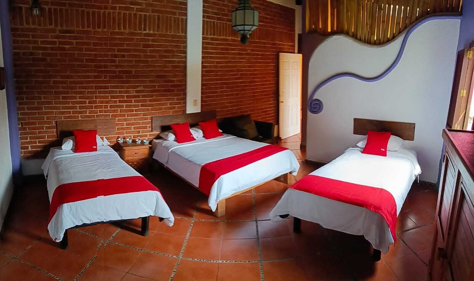 Habitación superior con 1 cama matrimonial o 2 individuales | Wifi gratis 