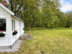 A white building with a gravel pathway leading to a grassy yard. - 6 Person Holiday Home in Lottorp (Löttorp)