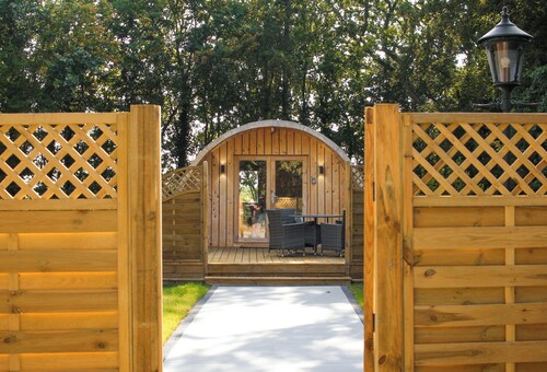 Stansted Airport - Cosy Cabin with Parking