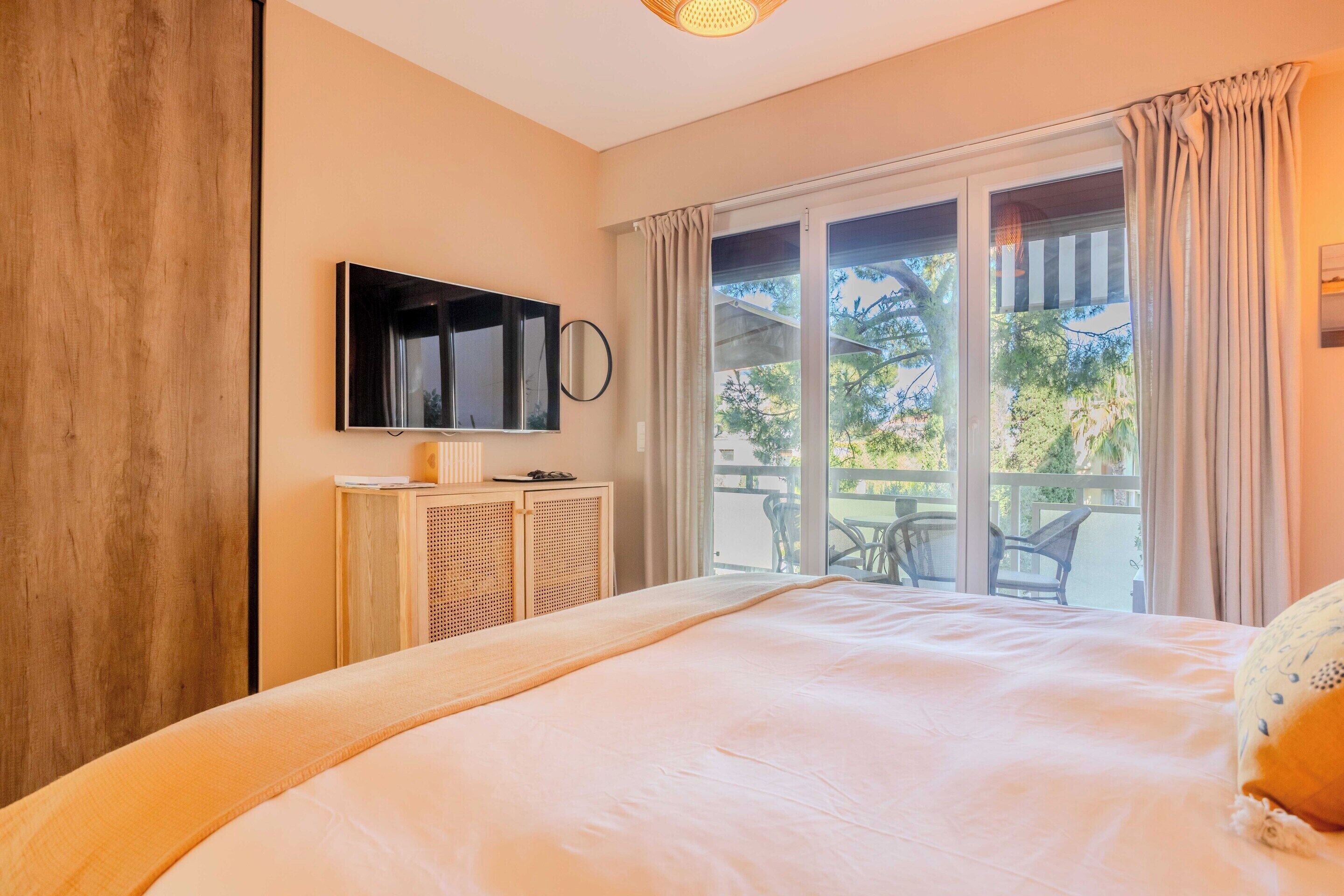 Apartment | 1 bedroom, laptop workspace, bed sheets