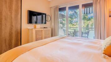 Apartment | 1 bedroom, laptop workspace, bed sheets