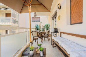 Outdoor dining - Bright, A/C Apartment With sea View - Antibes (Antibes)