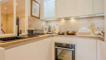 Căn hộ | Bếp riêng | Dụng cụ nấu nướng/bát dĩa/dao nĩa