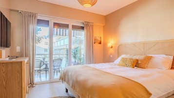 1 bedroom, laptop workspace, bed sheets