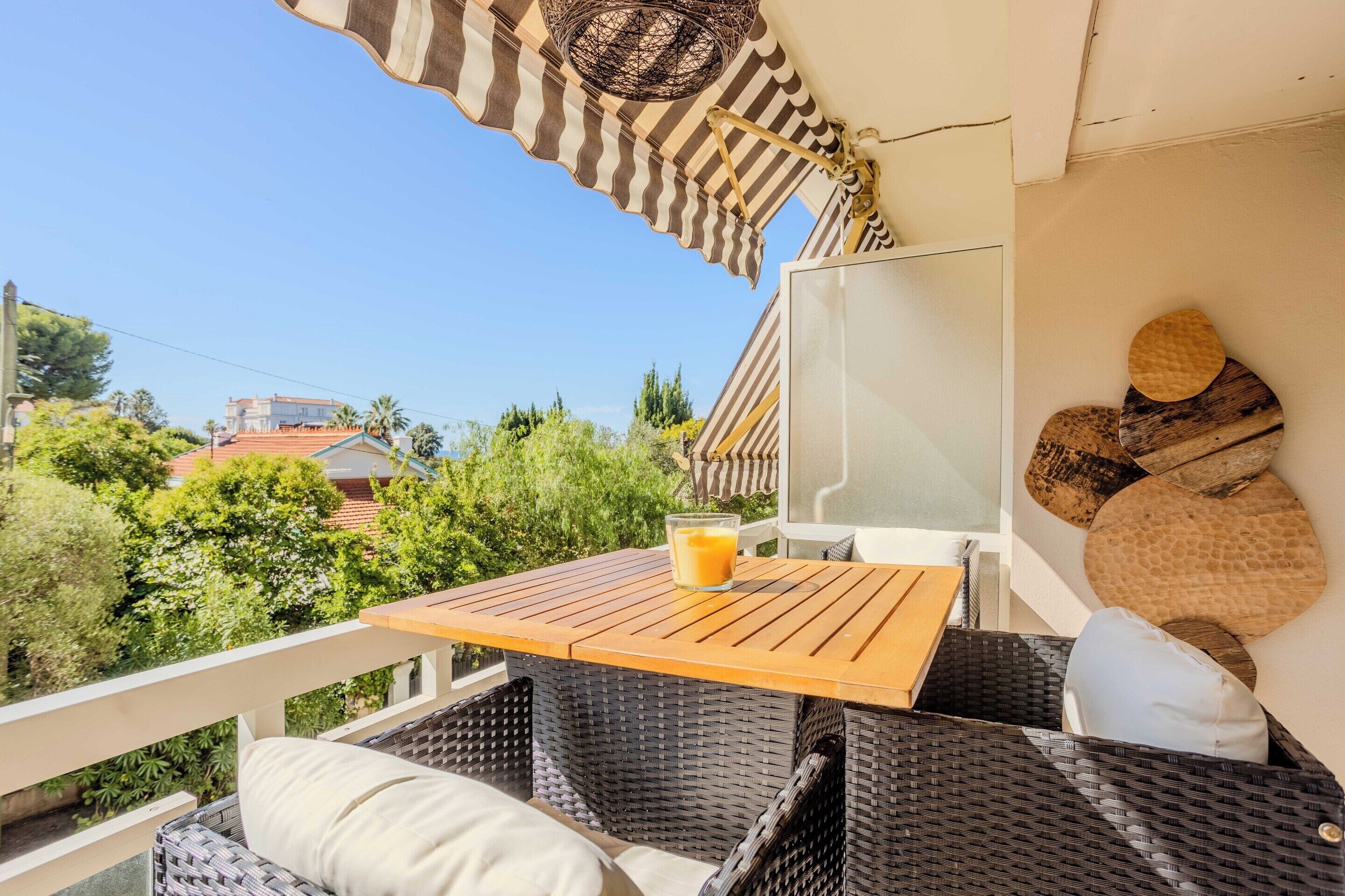 Apartment | Outdoor dining