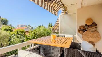 Apartment | Outdoor dining