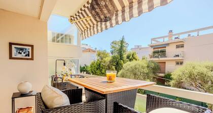 Bright, A/C Apartment With sea View - Antibes