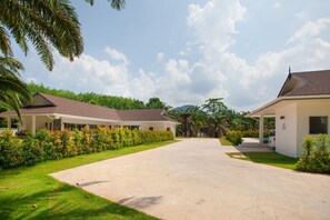 Khuôn viên nơi lưu trú