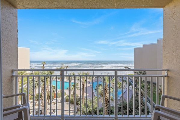 Property grounds - 🏖️Pelican A403 | Oceanfront 3 BR Condo w/ Stunning Views + Two Pools (New Smyrna Beach)