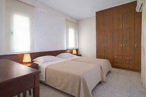 Vila superior, 2 quartos, piscina particular, vista para o mar | Roupas de cama antialérgicas, cofres nos quartos