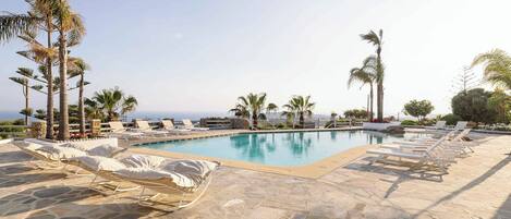 Hypo-allergenic bedding, in-room safe, iron/ironing board