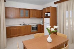 Superior Villa, 2 Bedrooms, Private Pool, Sea View | Private kitchen - Corali Villas  (Kamisiana)