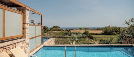 Villa Classic - 2 sovrum - privat pool - havsutsikt | Allergitestade sängkläder och värdeförvaringsskåp på rummet