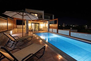 Deluxe-Villa, 3 Schlafzimmer, eigener Pool, Meerblick | Allergikerbettwaren, Zimmersafe, Bügeleisen/Bügelbrett
