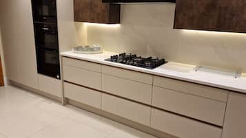 Mikrobølgeovn, ovn, opvaskemaskine