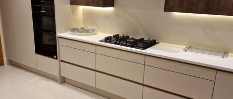 Mikrobølgeovn, ovn og oppvaskmaskin