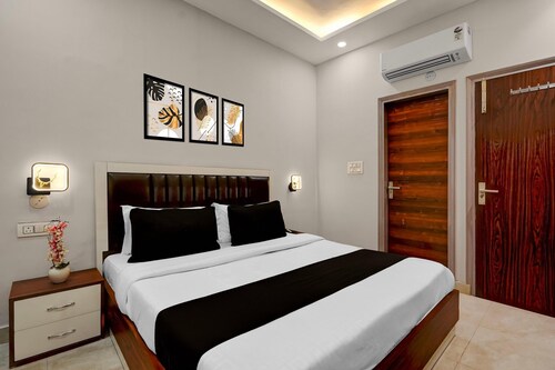 Collection O Kharar Bus Terminal