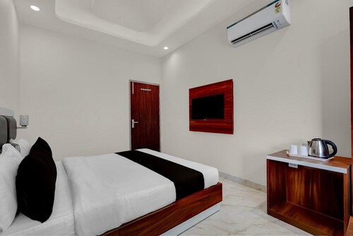 Collection O Kharar Bus Terminal