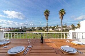 Outdoor dining - Casa Franjolea - 2 Bedrooms,  Shared Pool & Ocean View (Carvoeiro)