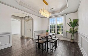 Dining - Spacious 5 Bedroom House. Perfect for Groups & Getaways in quaint Lawrenceville (Lawrenceville)