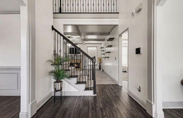 Interior - Spacious 5 Bedroom House. Perfect for Groups & Getaways in quaint Lawrenceville (Lawrenceville)