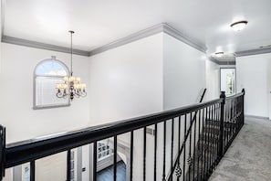 Interior - Spacious 5 Bedroom House. Perfect for Groups & Getaways in quaint Lawrenceville (Lawrenceville)