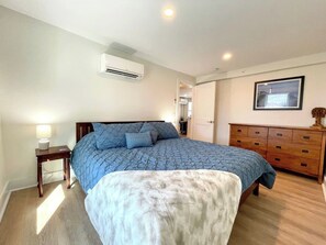 2 Schlafzimmer, Schreibtisch, Bügeleisen/Bügelbrett, WLAN