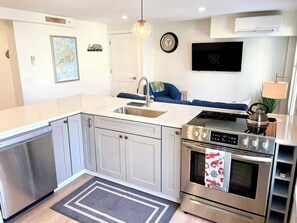 Fridge, microwave, oven, stovetop - Peregrine`s Perch in Downtown Bar Harbor (Bar Harbor)