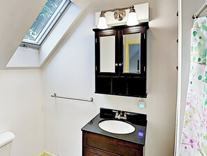 Hair dryer - Sunset Studio in the Heart of Bar Harbor (Bar Harbor)