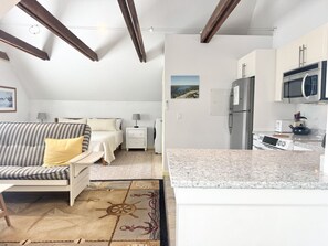 Interior - Sunset Studio in the Heart of Bar Harbor (Bar Harbor)