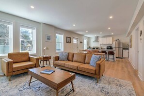 TV - Park Place in the Heart of Bar Harbor (Bar Harbor)