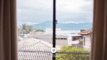 Premium Apartment, Pool Access | City view