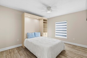 公寓式客房, 多张床 (DiMucci Tower 404) | 3 多间卧室