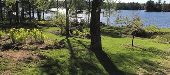Lakeside cottage on Lermond Pond. Eclectic mix of antiques and art. AC