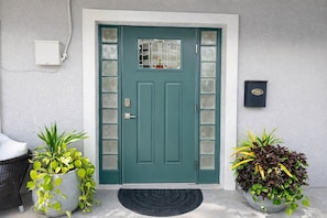 Exterior detail - -Downtown Clermont Boutique Garden Guest House- (Clermont)