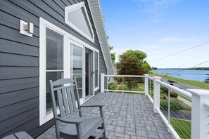 Terrace/patio - Luxury Family Getaway on Water (Sturgeon Bay)
