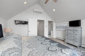 5 bedrooms, iron/ironing board, WiFi, bed sheets - Luxury Family Getaway on Water (Sturgeon Bay)