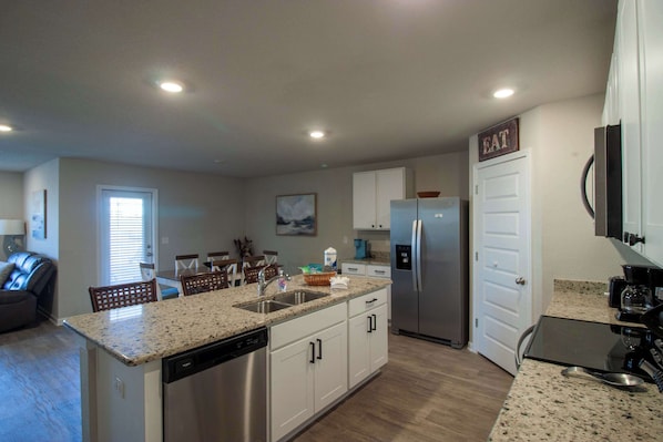 Fridge, microwave, oven, stovetop - Off the Grid (Foley)